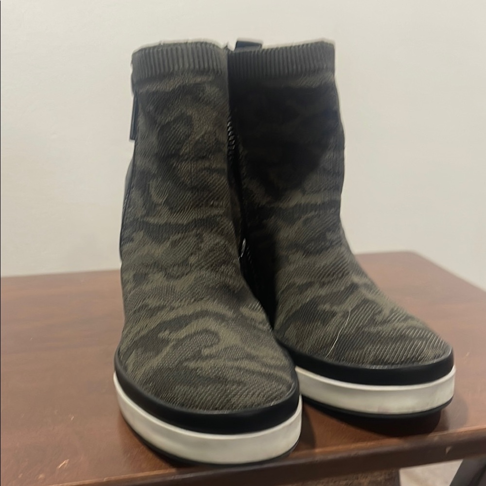 Women's Camouflage Ankle Boots
